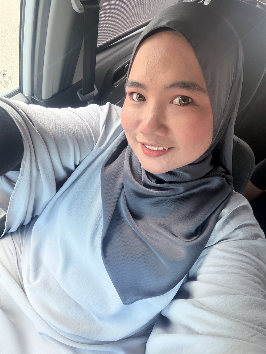 tweetjeeee's tweet photo. selfie 🐣 https://t.co/vhQnNPJcxP