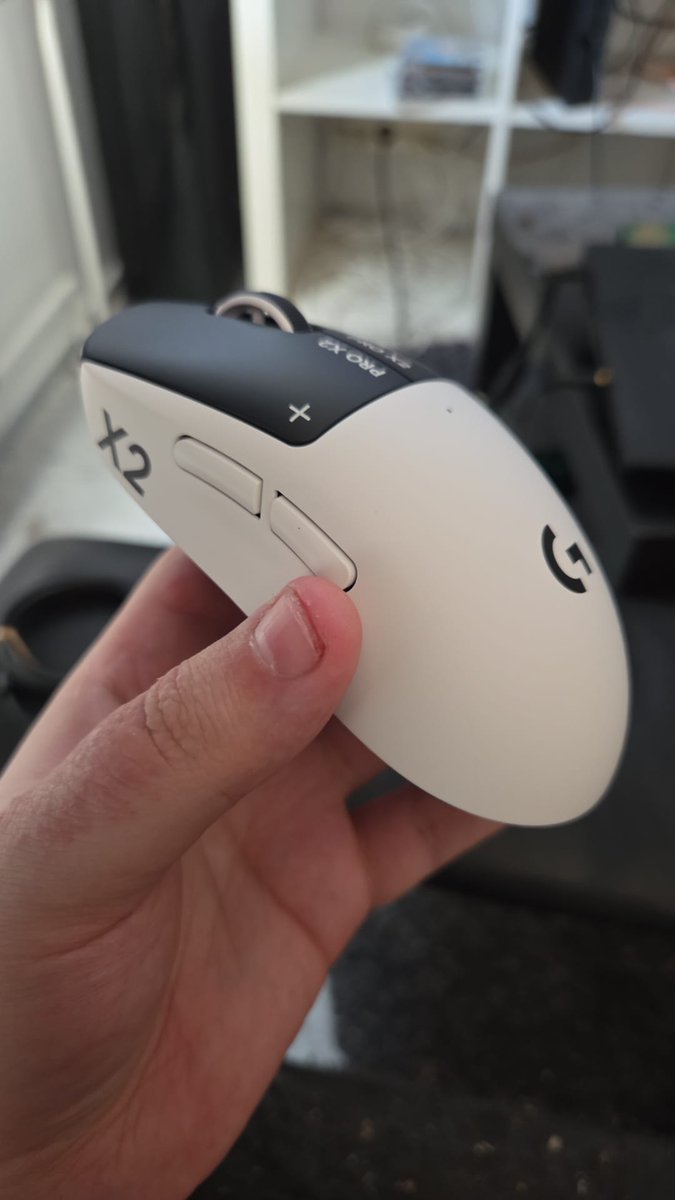 NlkoDeus's tweet photo. New mouse, Superstrike :) #logitech @LogitechG https://t.co/auFZ8mdbTY