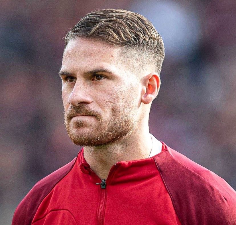Guiadapl's tweet photo. 🚨Segundo o “DiarioSport”, Alexis MacAllister, meia de 27 anos, anunciará sua aposentadoria do futebol após a Copa do Mundo

Cara, nunca vi um jogador tão jovem e sem problemas físicos se aposentar tão cedo https://t.co/EzxFyP0FDu