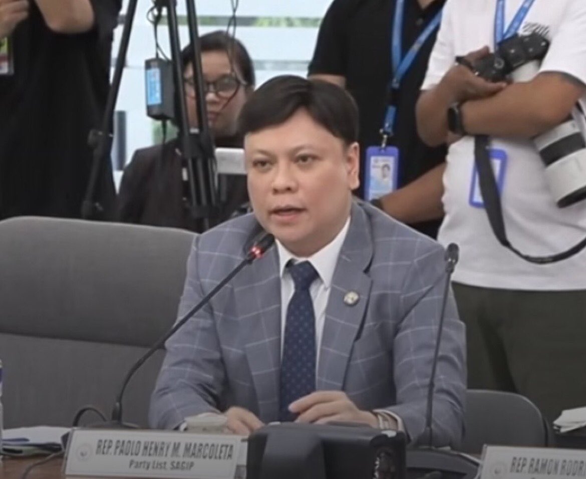 anakmartiallaw's tweet photo. Teka, teka. Yang anak ba ni Rodante Marcoleta abogado din ba? 

Broadcast Journalism graduate yan with no law degree na wanna be actor.  Ano ba alam niyan sa parliamentary rules? https://t.co/vOqPDwKmH5