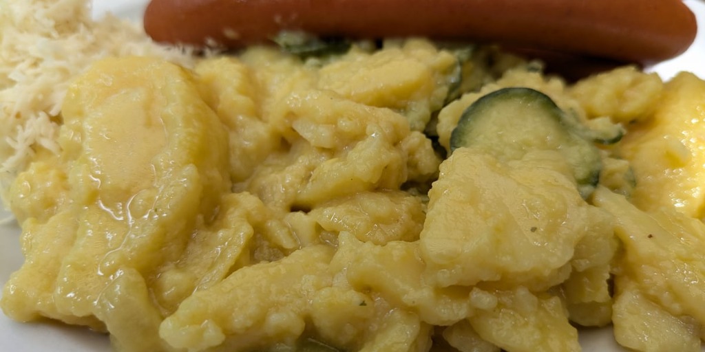 SZ_Biberach's tweet photo. Lesen Sie hier eine Liebeserklärung an den schwäbischen Kartoffelsalat. https://t.co/CrnRdqlL4s https://t.co/yiYlTeTPA2