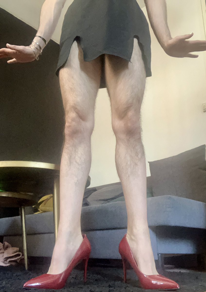 FemFagHot's tweet photo. Tu n’attends qu’une chose, que je soulève ma petite robe noire, afin de te montrer ma grosse chatte anale et te la foutre sous le nez… sans oublier mon clito géant et frétillant. Seulement, il va falloir que tu m’invites à sortir avant d’y poser les yeux, tes mains et ta queue. https://t.co/S1gCnPJdh5