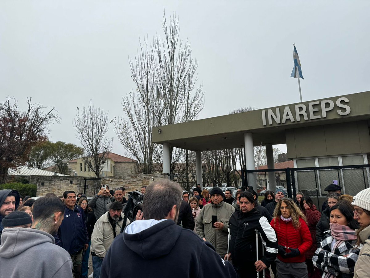 atemdp's tweet photo. Realizamos hoy una nueva Jornada de Lucha en INAREPS en defensa de la Salud Pública y de las personas con Discapacidad.

El reclamo tiene un fuerte componente salarial pero se inscribe en el feroz ajuste del gobierno nacional contra la Salud, especialmente la mental y discapacidades.

Por ello, es una lucha de todxs, no solamente de lxs trabajadorxs del instituto