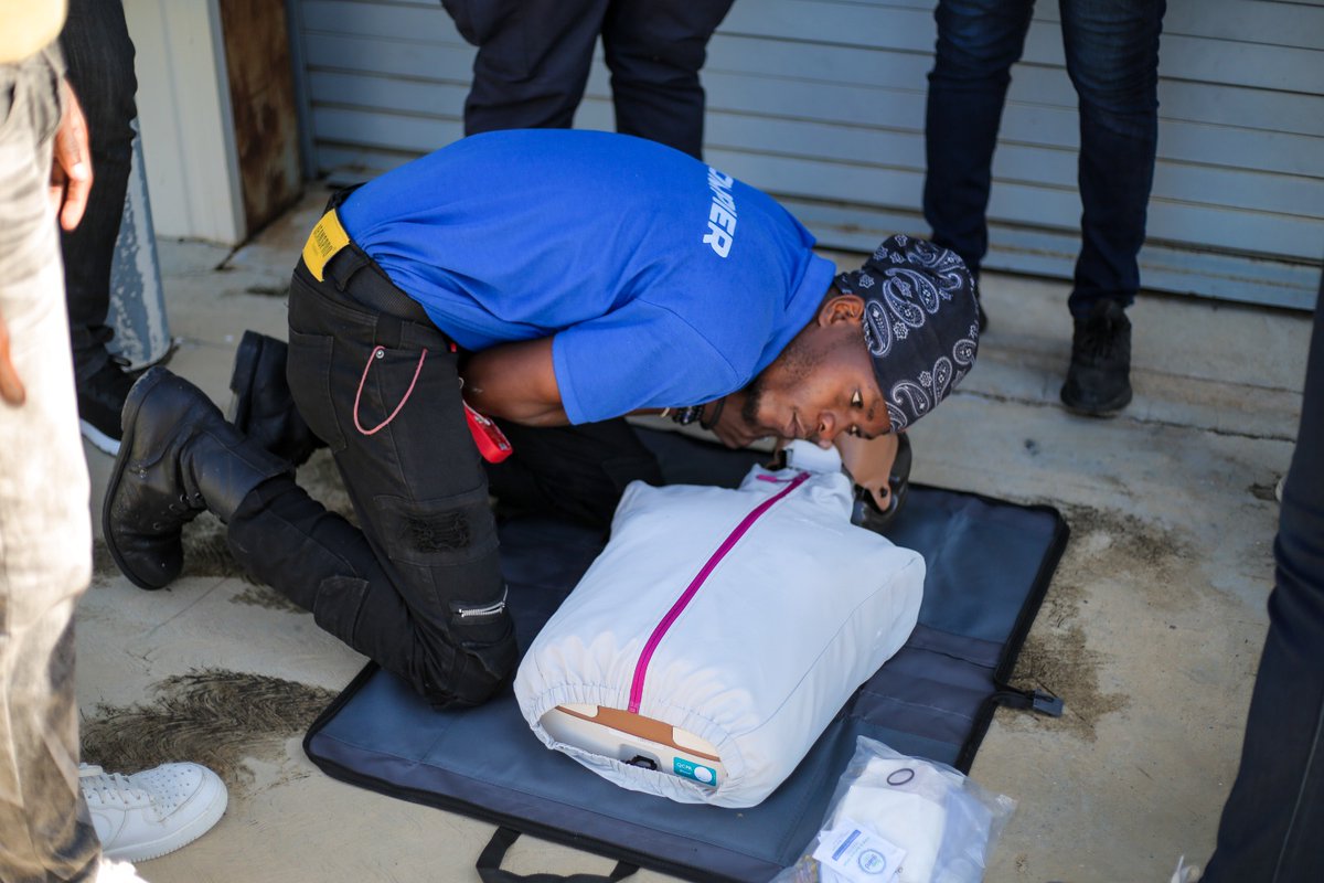 ambafranceht's tweet photo. #Coopération | Du 18 au 23 mai 2026, au Cap-Haïtien, 30 brigadiers de la Protection civile et 20 sapeurs-pompiers venus de plusieurs communes du département du Nord ont bénéficié d’une formation organisée dans le cadre du projet #PHENIX, financé par @AFD_France et mis en œuvre par #ExpertiseFrance.

Cette session de formation a permis de renforcer les compétences des participants en secours à personne, prévention des risques, alerte, coordination communautaire et réponse aux urgences, à l’approche de la saison cyclonique 2026.

A travers cette initiative, la France poursuit son engagement aux côtés d’Haïti pour soutenir le développement d’un système de secours plus coordonné, plus professionnel et mieux préparé face aux risques naturels.
=========================================
#Koperasyon | Soti 18 pou rive 23 me 2026, nan vil Okap, 30 brigadye Pwoteksyon sivil ak 20 ponpye ki soti nan plizyè komin nan depatman Nò a te patisipe nan yon pwogram fòmasyon ki te òganize nan kad pwojè #PHENIX la, ke @AFD_France finanse epi #ExpertiseFrance aplike. 

Sesyon fòmasyon sa a te pèmèt patisipan yo ranfòse konpetans yo nan bay premye swen, prevansyon risk, alèt, kowòdinasyon kominotè, ak repons ijans. Fòmasyon sa a te reyalize nan kad preparasyon pou sezon siklòn 2026 la.

Atravè inisyativ sa a, Lafrans kontinye angajman li anvè Ayiti pou sipòte devlopman yon sistèm repons ijans ki pi kowòdone, pwofesyonèl, ak pi byen prepare pou katastwòf natirèl yo.