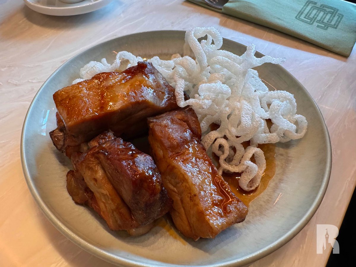 DiscoverMagicNL's tweet photo. TIP: Loop binnen bij de nieuwe Sports Bar &amp; Lounge in Disneyland Paris en geniet van 𝐥𝐞𝐤𝐤𝐞𝐫𝐞 𝐦𝐚𝐚𝐥𝐭𝐢𝐣𝐝𝐞𝐧 𝐳𝐨𝐧𝐝𝐞𝐫 𝐫𝐞𝐬𝐞𝐫𝐯𝐞𝐫𝐢𝐧𝐠 🍽️ Lees en bekijk meer 👉 https://t.co/p0ojLuAeHw

📷 DLP Report https://t.co/xtbWCFuPhD