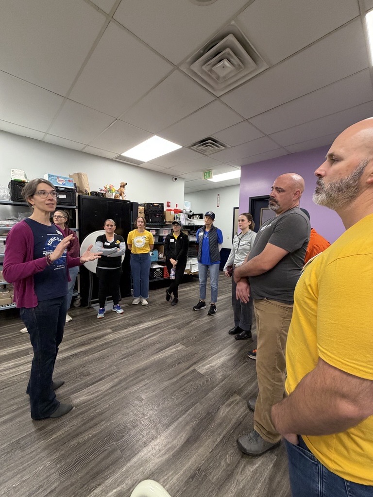 SecondHelpings's tweet photo. Want to see where 5+ million pounds of rescued food becomes meals for your neighbors? We give group tours — companies, orgs, civic groups, you name it. Come see what fighting hunger actually looks like. 🥗

https://t.co/p3kEdfRXmp #SecondHelpings #Indianapolis https://t.co/kEfMahz9bQ