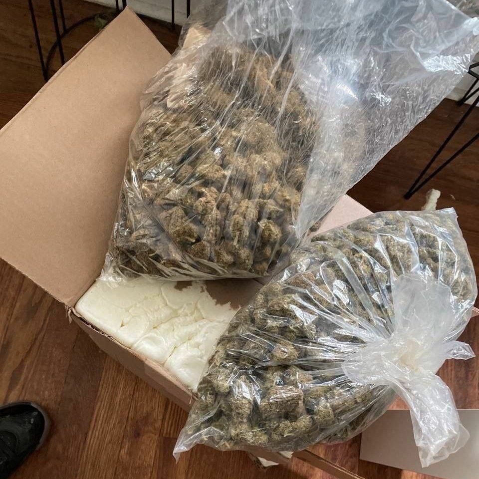 Kentuckytrees's tweet photo. Your Friend Sent you a birthday gift  after opening it up u for this ❄🍃🍃 are you  taking or you'll send it back ??  #Kentuckyweedlovers #Mmemberville  #weedfarms Trenton #Cannabisgrower https://t.co/AvnDMFput3