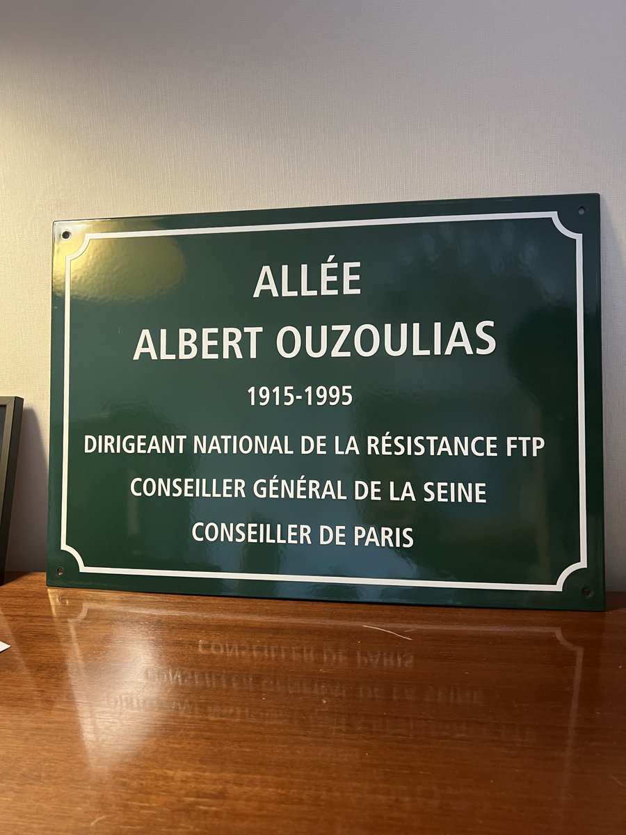 OuzouliasP's tweet photo. Ce 27 mai, nous célébrons la Journée nationale de la Résistance. 

Elle a cette année une signification profondément singulière pour moi. Il y a quelques mois, une allée était inaugurée au nom de mon grand-père, Albert Ouzoulias, lui-même résistant.

En ce jour, je pense à lui, à ses camarades, et à toutes celles et ceux qui ont sacrifié leur vie face à l'occupant et à la collaboration pour que vive la République.