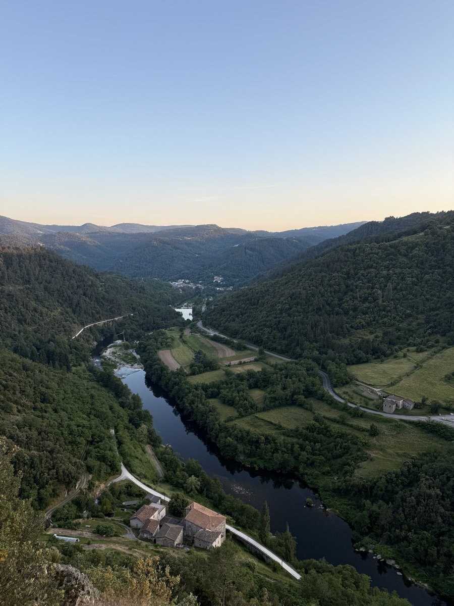 USEP_07's tweet photo. #VIDA - Balade panoramique sur la Vallée de l’Eyrieux et ateliers sportifs et de prévention avec la @MAIF ont animé ce Jour 2/3 pour les classes de Guilherand-Granges et Privas René Cassin. Merci aux enfants pour leur enthousiasme ! 

#Dsden07 #ThiAumage https://t.co/C3hlu6ryWg