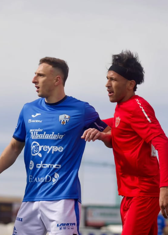 Nacional10x's tweet photo. Preferente Autonómica - MEJOR INTERIOR DERECHO (Hilo)

Chemita

Mucho gol acabando siempre como delantero y en área, también desborde para eliminar rivales por fuera por su 1 contra 1 y verticalidad. Muy versátil https://t.co/hC2UuIbdyn