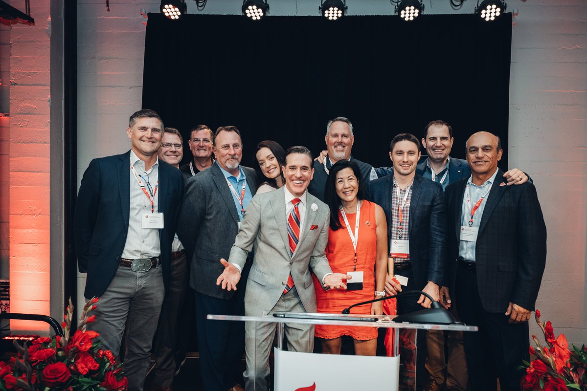 HoffmanCorp's tweet photo. Last week's Puget Sound Hard Hats with Heart Celebration was a huge success, all in support of heart health in the industry.  

Proud to serve as presenting sponsor, aligning with our commitment to safety for the people who build our work every day. 

@AmericanHeartWA https://t.co/4HBip82TFg