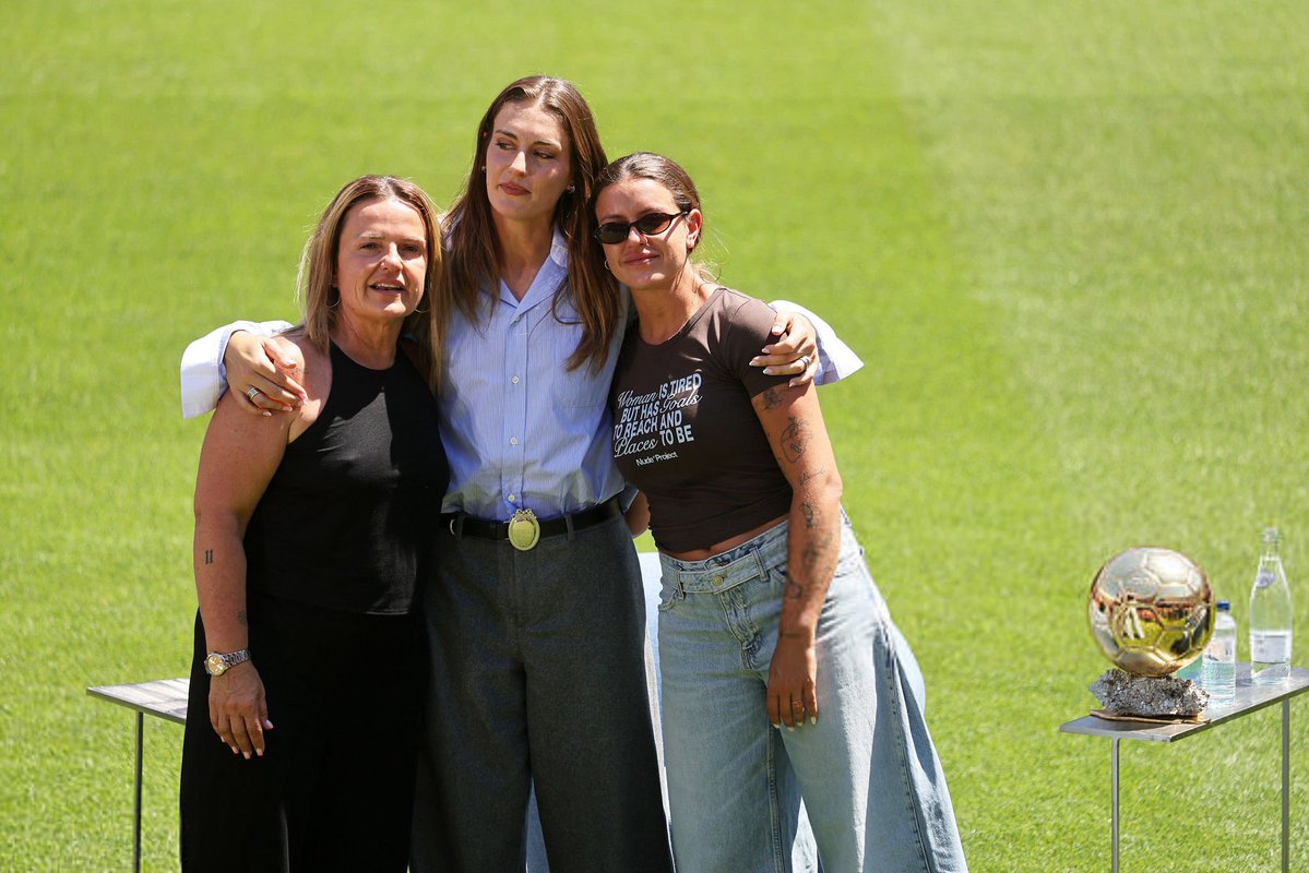 ALEXIA:ケンスケ Alexia with her mother and sister ❤️