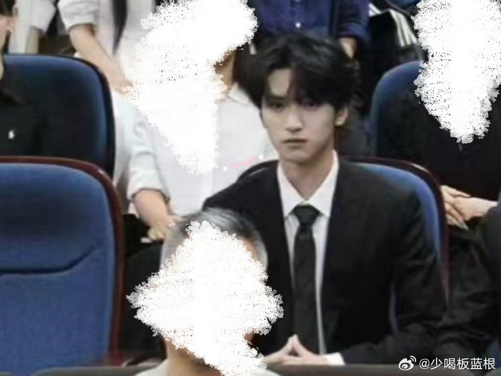 iuimia596's tweet photo. 搞了半天都是捞起那点粉丝在那巴不得我翔哥出事 我翔哥真的出了很多事了 黑料满满了 还是很多粉丝 还是很多像我一样仰卧起坐的 想想原因吧 要不然们想想原因吧！👇🏻👇🏻👇🏻 https://t.co/wTpwF4pSah