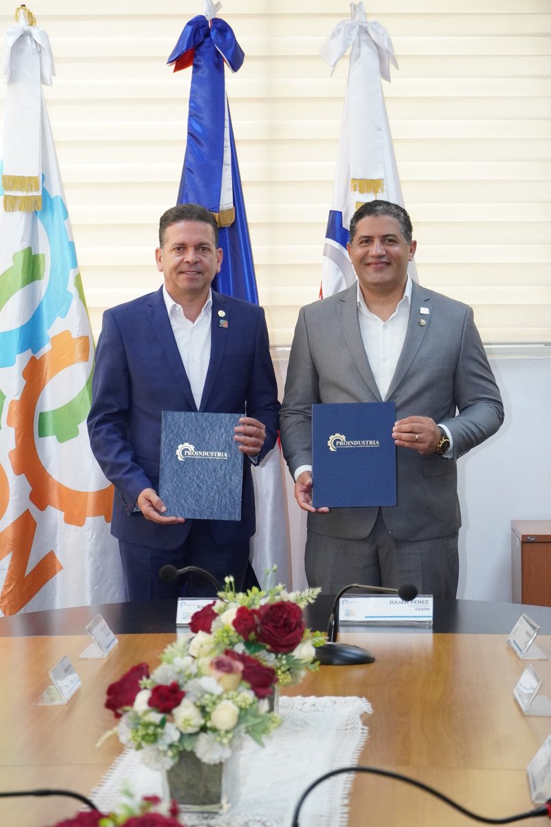 ProIndustriaRD's tweet photo. ✍️ Un paso firme hacia el fortalecimiento industrial y empresarial.

Nuestra institución y el Consejo Empresarial de Santo Domingo Norte firman un importante convenio interinstitucional en favor del crecimiento de Santo Domingo Norte. 🤝 #ProindustriaRD https://t.co/cgUqlYTZpP