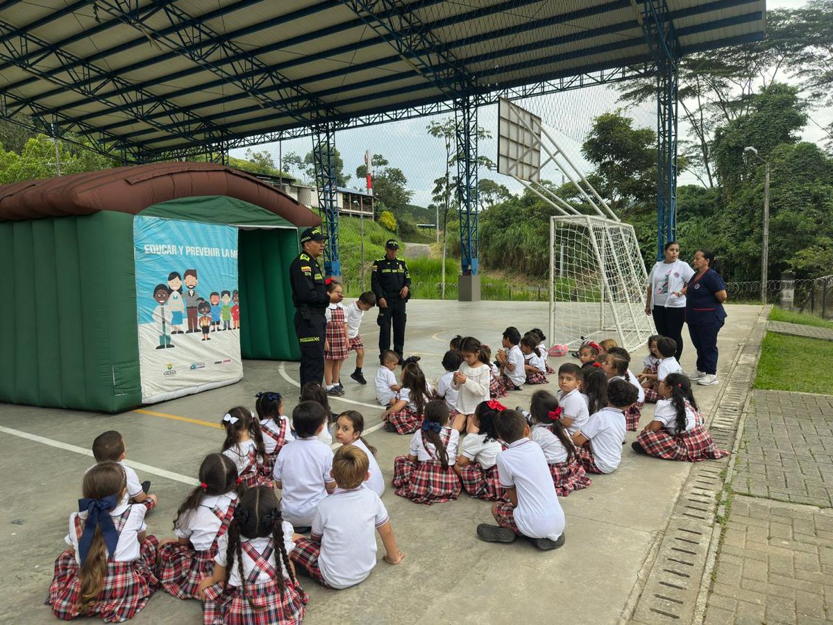 ProteccionPonal's tweet photo. En #Caldas llevamos un mensaje claro: el buen trato comienza por reconocer nuestras emociones. Con “La Casa de las Emociones” prevenimos la violencia intrafamiliar y protegemos a la niñez👏💚.
#JuntosPorLaNiñez https://t.co/z3EN4Q2scT