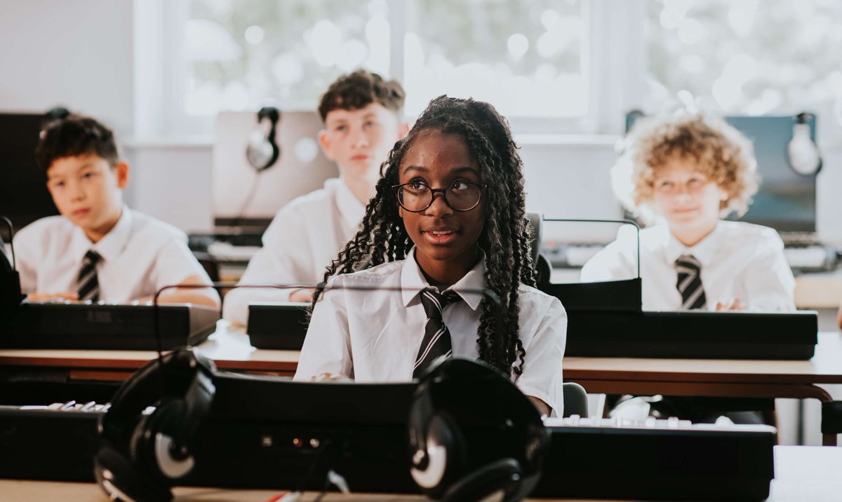 ErasmusPlusUK's tweet photo. Calling all schools! 
With Erasmus+ funding, schools can provide exciting international experiences for students and staff.
   
Join a free webinar in June to find out more. 

Register now: https://t.co/n8TVfnRzE4 

#ErasmusPlusUK #Schools https://t.co/uagIneqCC9