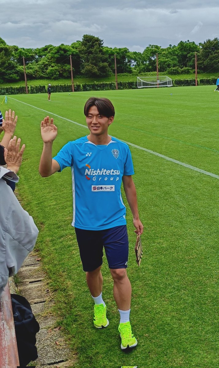 Avisapoaka's tweet photo. 雁ノ巣、雨でしたが結構人いて活気ありました。良い練習してたし詳細書けないけど、PO期待大です！
練習上がりで疲れてるのに、オジサンとも笑顔でハイタッチしてくれてありがとう🙌 https://t.co/jBlffIQVK6