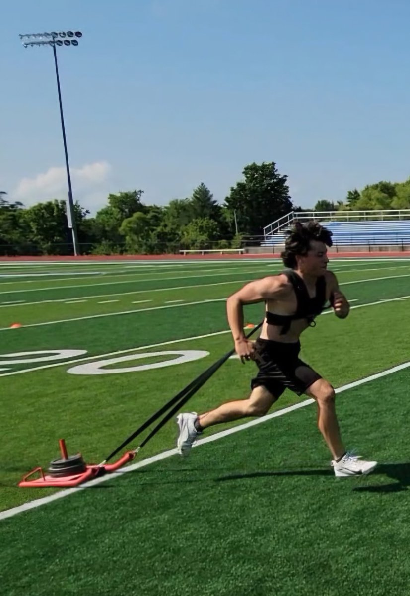 4kjmac2009's tweet photo. Getting ready for football camps 🏈
Long snaps, cone drills &amp; running 40s. 
Next up today: weights &amp; then to work. https://t.co/Sm1IgWbjx8