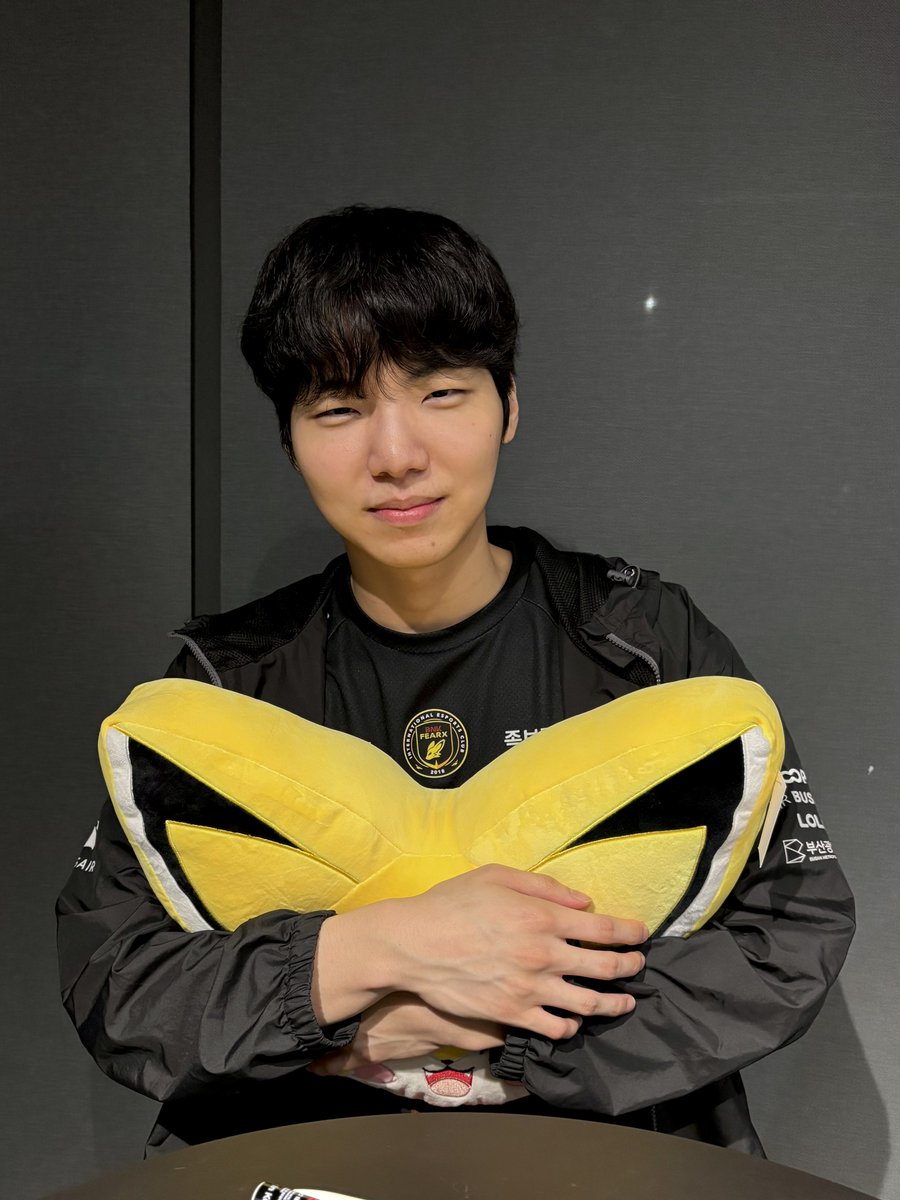 VVulpexV's tweet photo. 늦은시간까지 고생했다요☺️ https://t.co/8O0F69212m