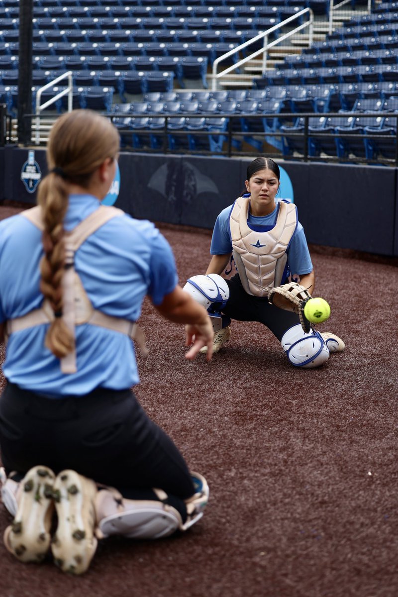 CSUSMsoftball's tweet photo. Practice frames from today 🐾 #BleedBlue

@FloCollegeSB @NCAADII @CSUSMcougars https://t.co/LRJpyc3Drg