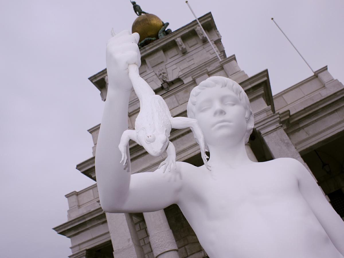compositioning's tweet photo. Boy with Frog by Charles Ray (2009) https://t.co/DYeEygxCld