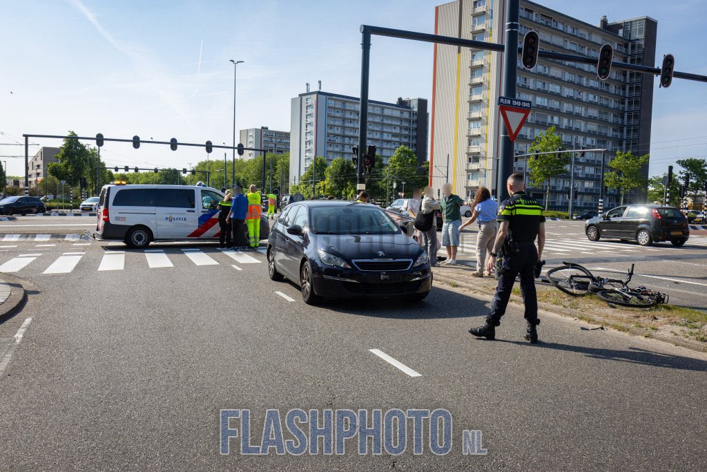 Fietser aangereden door auto