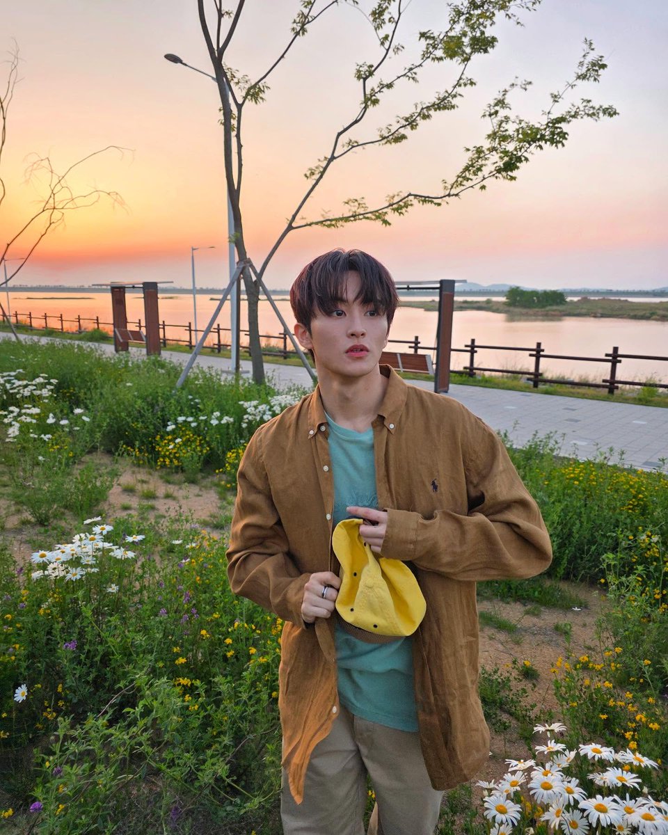 MARK LEE BASE tweet media