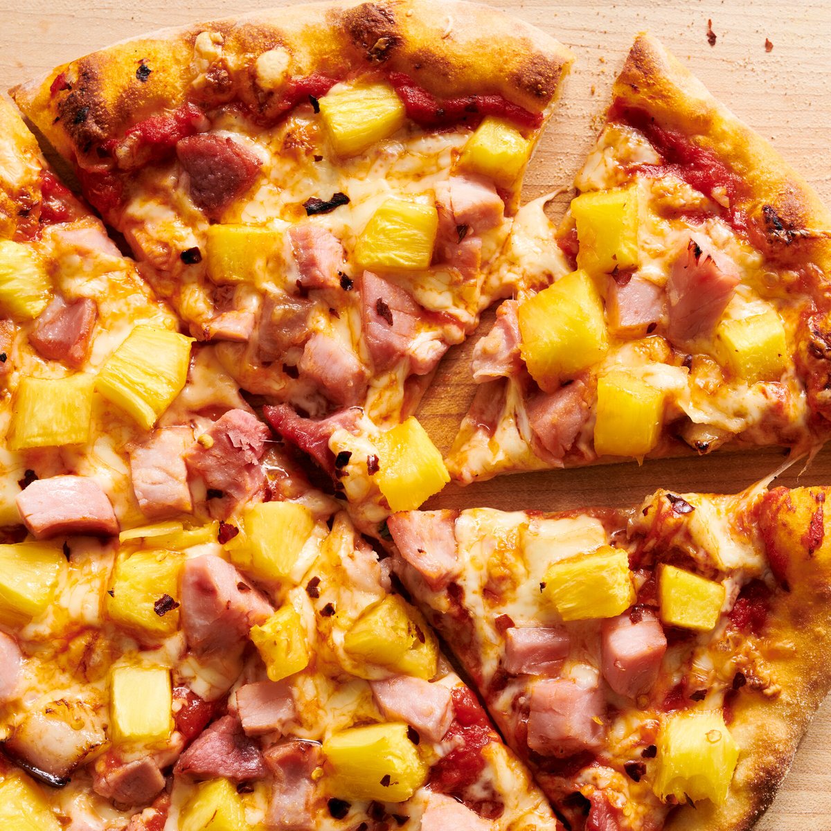 Firefly_Wolfy's tweet photo. Serious question, Do you like or hate Pineapple on Pizza? I like it~ 🍕🍍 https://t.co/1fMf50mPFT
