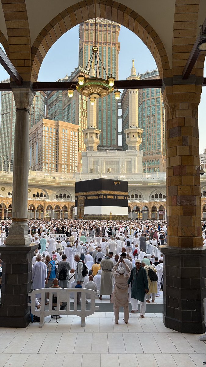 bestofnurs's tweet photo. عيد الأضحى من قلب الحرم بخدمة ضيوف الرحمن🤍
#حج_1447هـ 
#تطوع_معنا https://t.co/CZFxEZVP6F