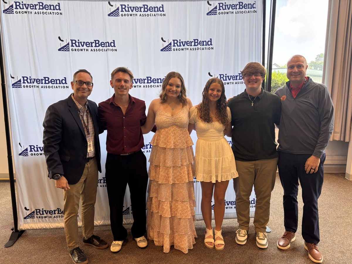 DandurandJason's tweet photo. Excited to join our amazing student representatives at this year’s RiverBend Growth Association Chamber Choice Awards at @lewisandclarkcc 
Shoutout to our school’s sponsor, Midwest Members Credit Union for their continued support! #GoShells @RHS_Shells https://t.co/ccRrNhAv30