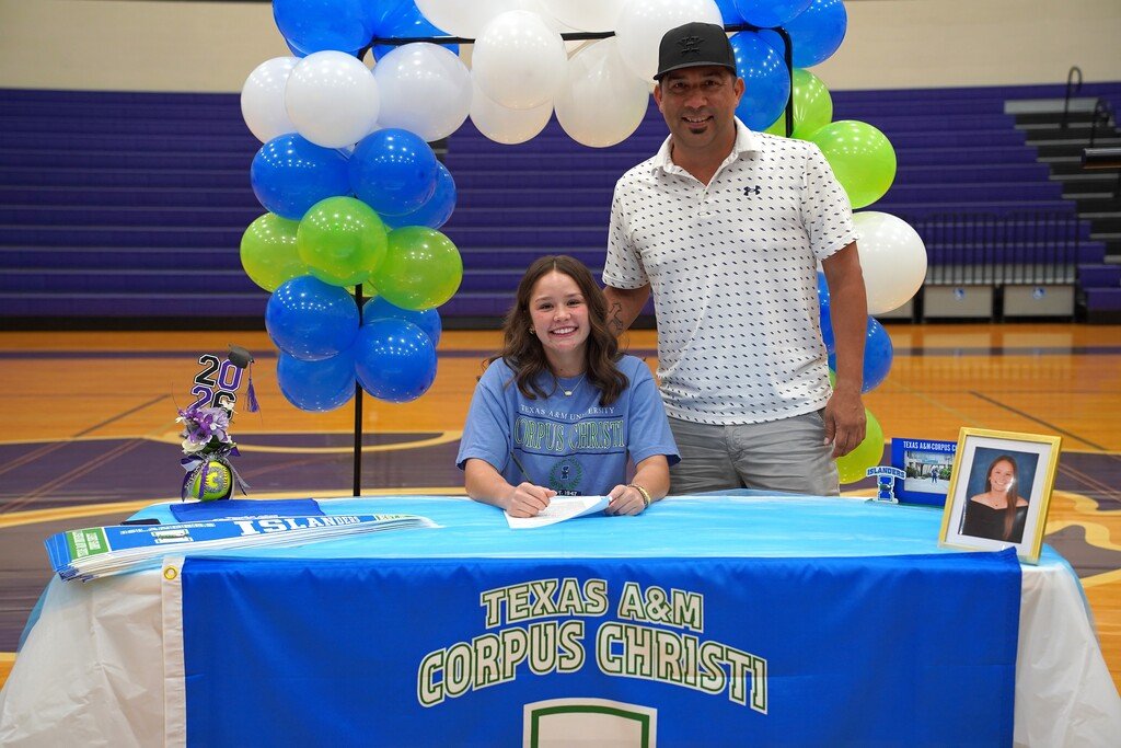 AngletonISD's tweet photo. Congrats to AHS grad Ambrielle Linscombe for signing to play softball at Texas A&amp;M Corpus Christi. Ambi has shown a great deal of dedication and perseverance and will bring that drive to the Islander softball program next year. We can't wait to see what the future holds for Ambi! https://t.co/xfUOTaGWlw