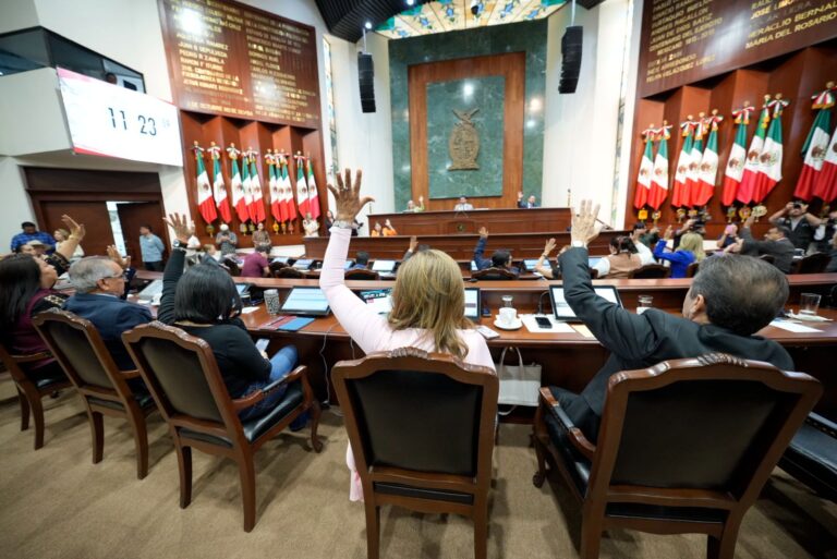 congresosinaloa's tweet photo. Congreso de Sinaloa ratifica nombramiento de Minerva Alicia Anaya Castro como Fiscal Especializada en Desaparición Forzada. 
Lee todos los detalles aquí: 👉 https://t.co/Q3UsnYIg4U https://t.co/zdBim8oX3K