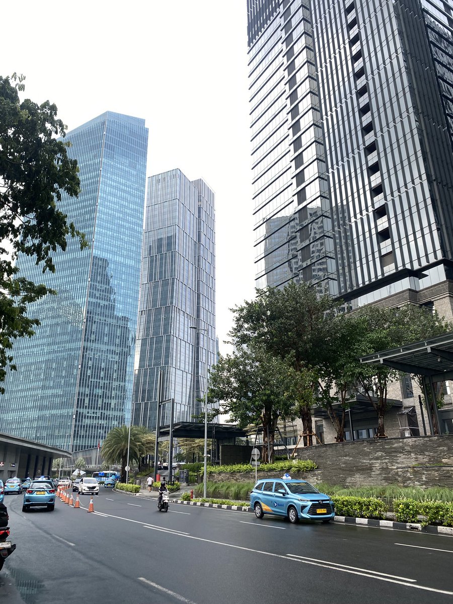 santosfinds's tweet photo. ketika foto ngasal tapi lo kerja di scbd https://t.co/VuUzZXwSvG