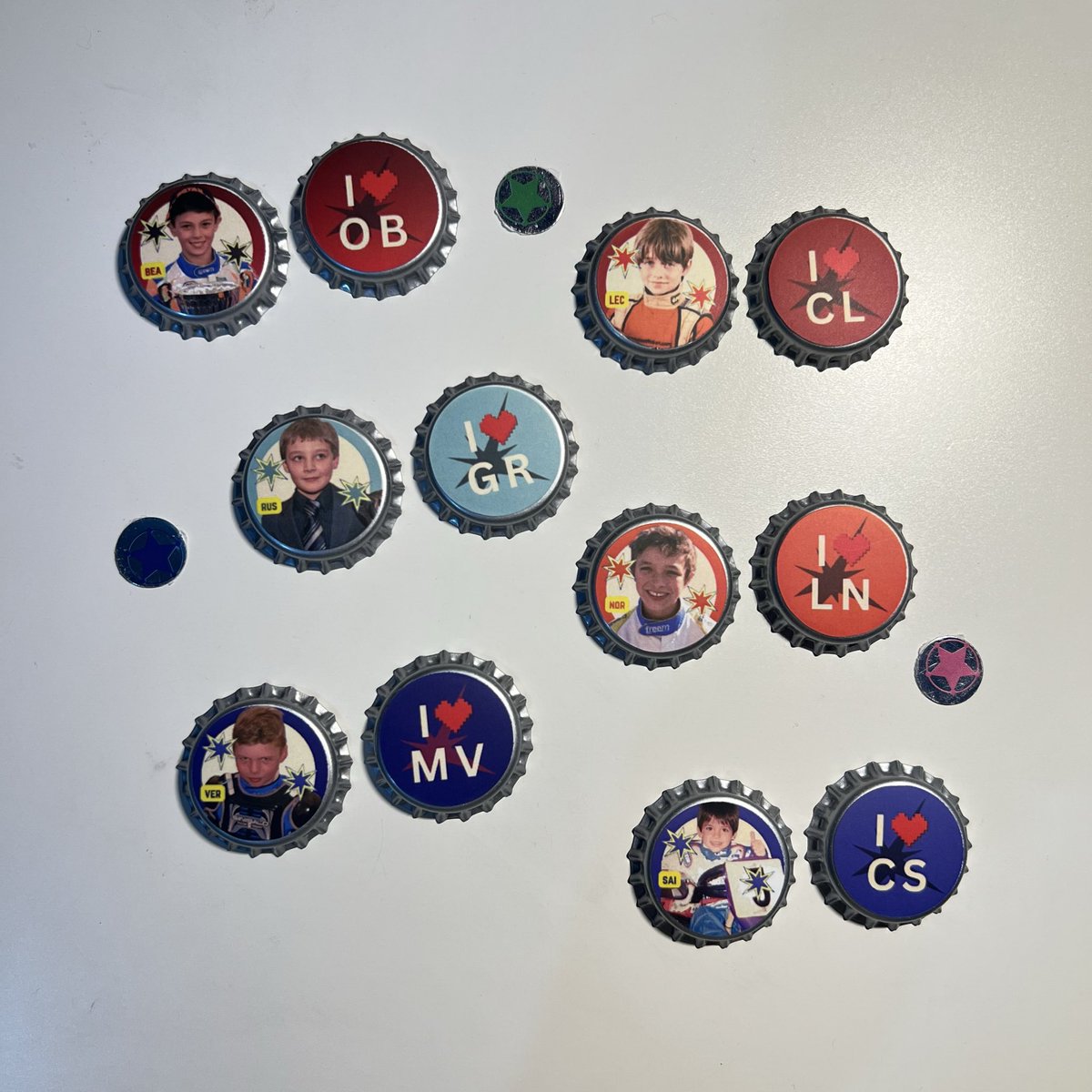 llecstation's tweet photo. Product Preview Time!! ^_−☆

• Tincase
• Bottle Cap Pin

PO form:
🔗 https://t.co/lqxUr7fTWK

PS. u can customize your own tincase/ pin! ayoo isi form bsk last day PO🏎️💨 https://t.co/juygYOhzb0