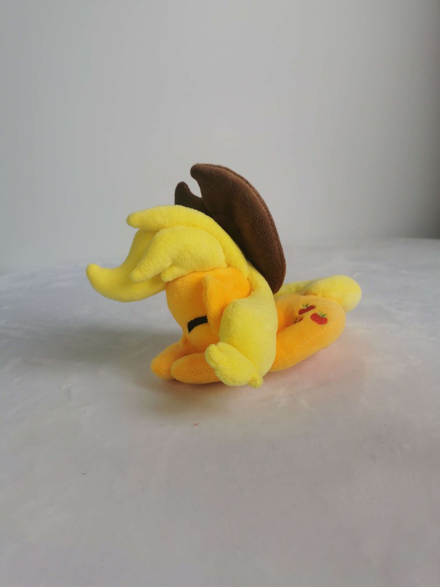 EponaFest's tweet photo. FLASH UPDATE! 
Due to some problems, the workshop "Build a Plush Keychain" will be changed to "Build a Bean Pone" workshop! @Noxi1_48 will still be hosting it, but instead of building a keychain, you will be sewing some mini bean ponies!   
For more information check our schedule at https://t.co/cIfZty7Ltu