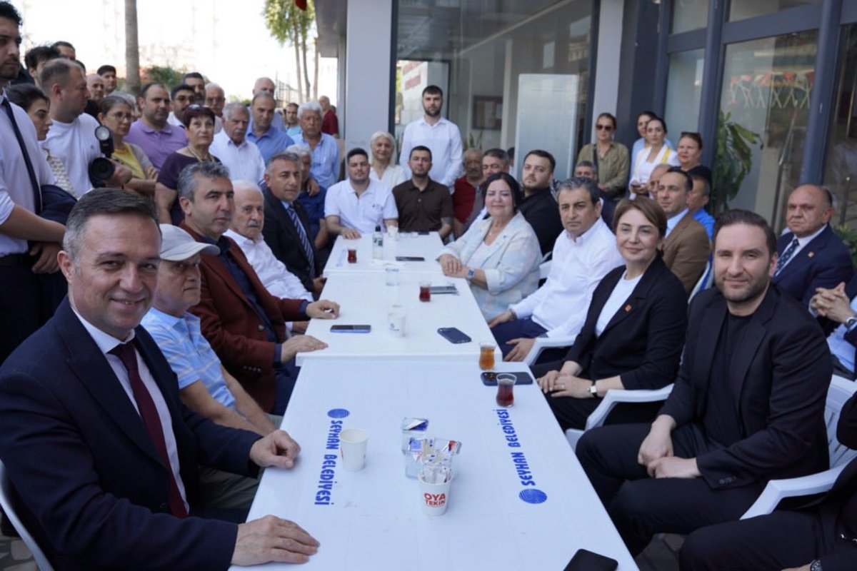 chpseyhanilce01's tweet photo. Bayramın ilk gününde,İrademize sahip çıkıyoruz nöbetimizde Seyhan ilçe örgütü olarak diğer ilçe başkanlarımızla birlikte Adana İl Başkanlığımızda partililerimizi ağırladık. https://t.co/DmU8ozOfQJ