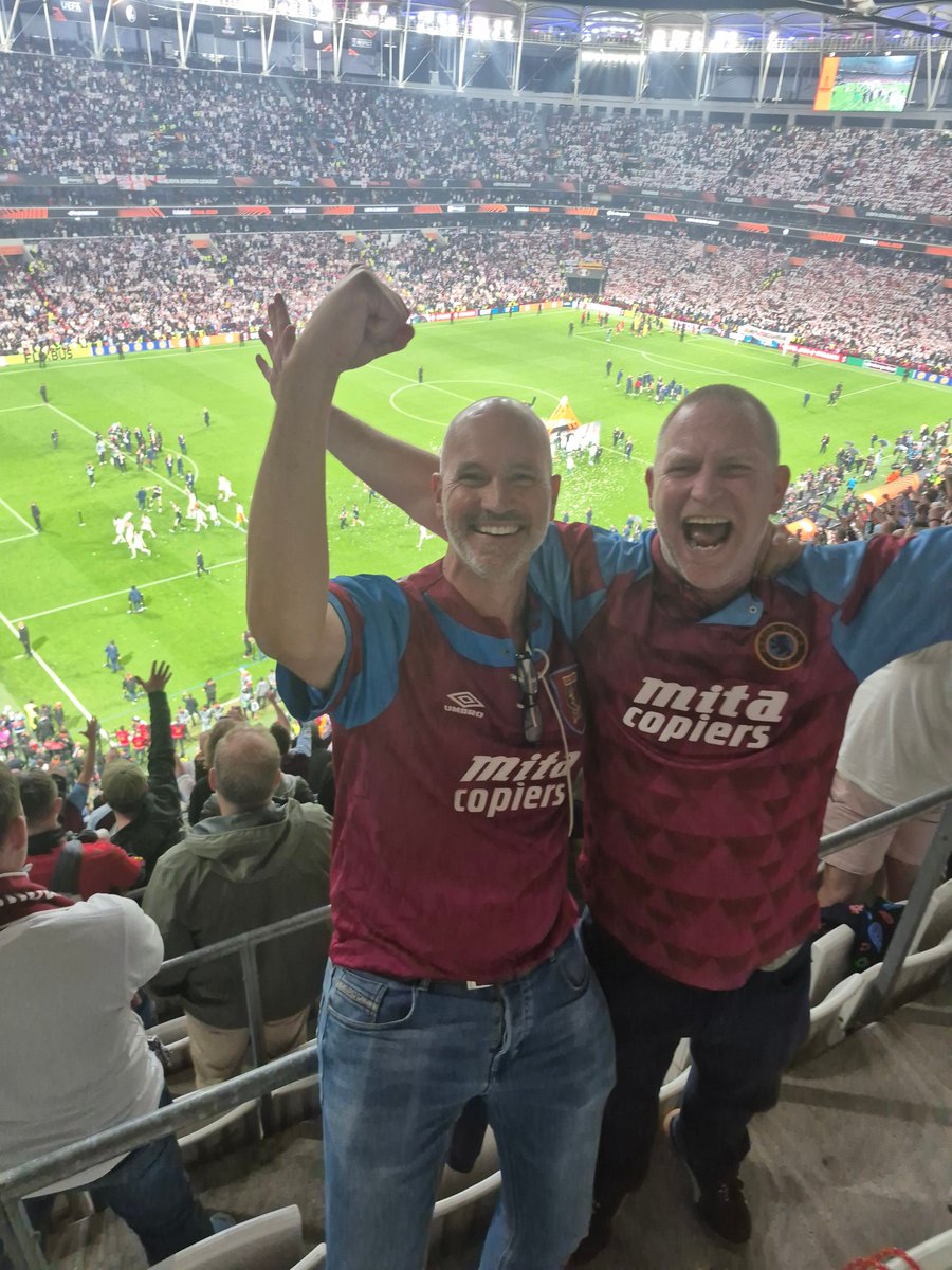 steveayling76's tweet photo. What an amazing night in Istanbul! One of the best games ever following the mighty Villa. Fantastic achievement under Emery to get the very best out of this brilliant group of players. Loved every minute with the lads #UTV #AVFC 

"We're gonna score in a minute" hilarious too! https://t.co/JS4SCWypkR