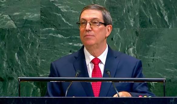 Canec_SA's tweet photo. El Canciller denunció la política de Estados Unidos hacia Cuba, a la que calificó como una violación del Derecho Internacional y una amenaza para la paz regional. Rodríguez Parrilla rechazó la instrucción de cargos contra el General de Ejército Raúl Castro Ruz
#CubaVencerá https://t.co/bkLuiWoaxV