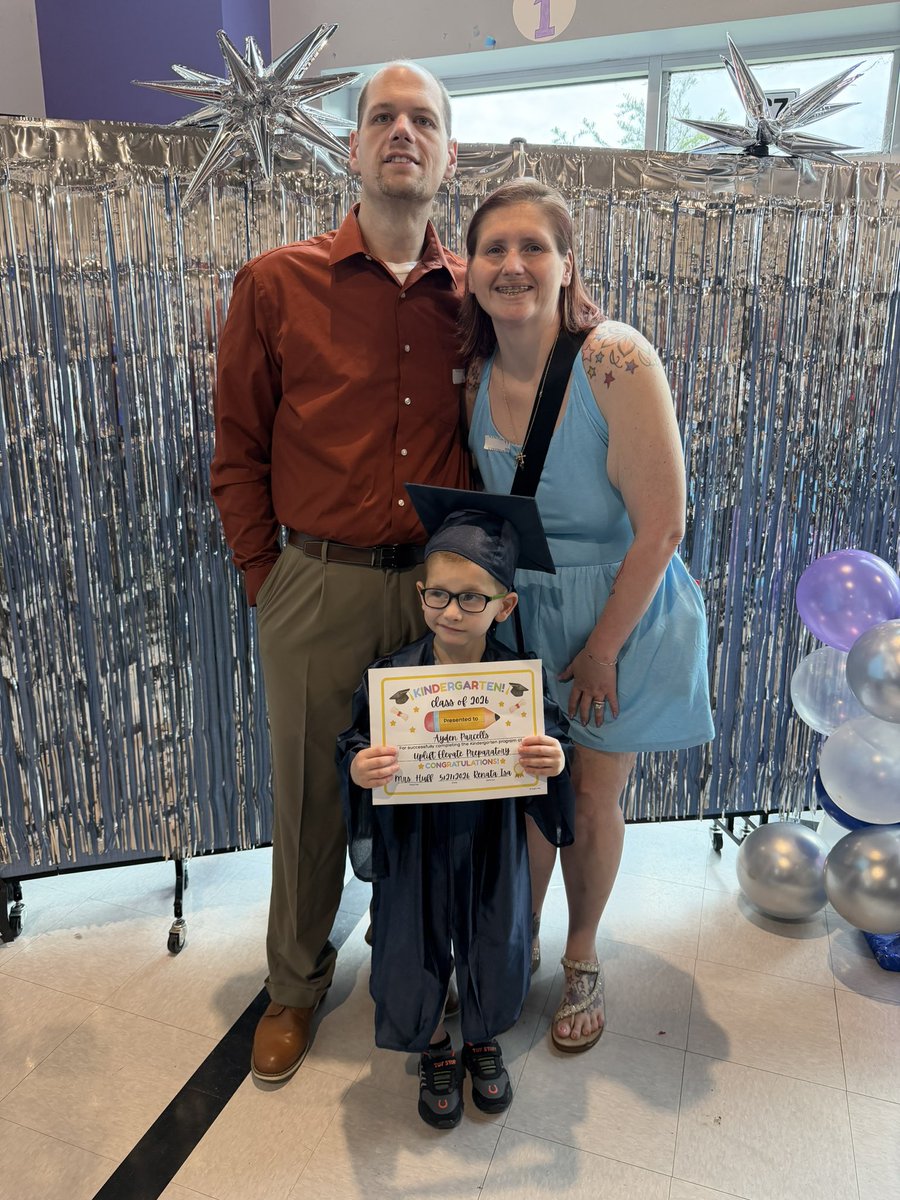 AshleyParcells1's tweet photo. So proud of our oldest son graduating kindergarten today! Congratulations 🍾🎈🎉 on to 1st grade! https://t.co/x6n1cAzatv