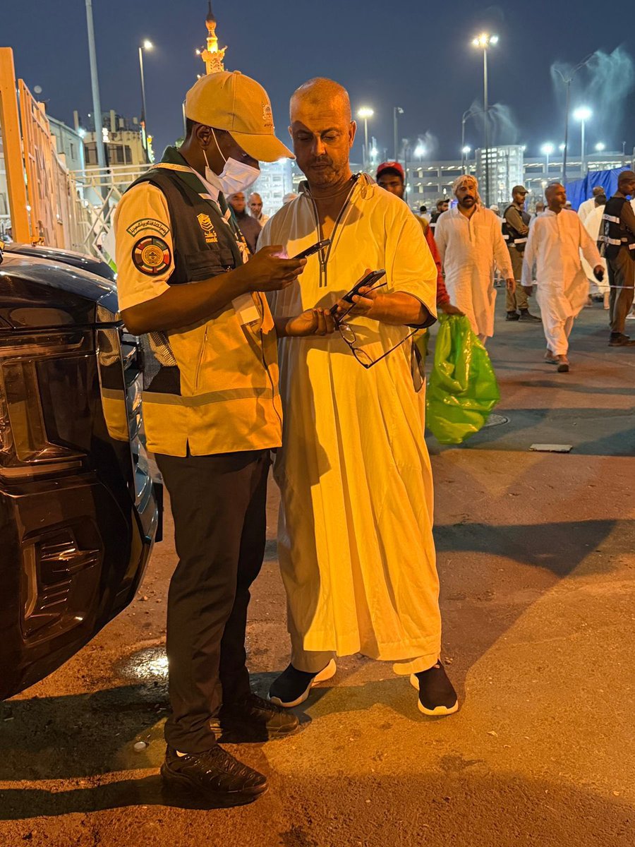 AziziyahAl's tweet photo. كل عام وأنتم بخير 🌙
في أول أيام العيد، نواصل خدمتنا بكل فخر في مشاعر منى، بروح الكشافة والعطاء، لنرسم الابتسامة ونُسهم في راحة ضيوف الرحمن.
#جمعية_الكشافة_العربية_السعودية
#حج_1447هـ
#حياكم_الله https://t.co/OJGVVVBcvU