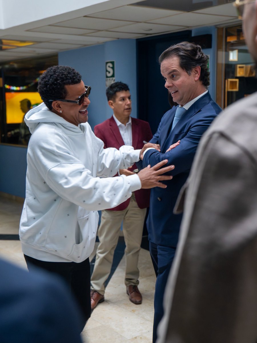 randy_malcom's tweet photo. Gracias a la Emabajada de los E.E.U.U en Lima, Perú por esta invitación. 🇺🇸 🇵🇪 

Esta visita fue toda una experiencia inolvidable.

#RandyMalcom #GenteDeZona https://t.co/76fKIYHl5U