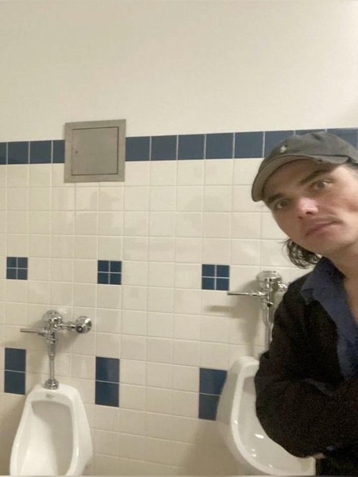 dailygeetrick's tweet photo. The geetrick of today is Gee and Trick in the bathroom! https://t.co/eXdwYv3SgG