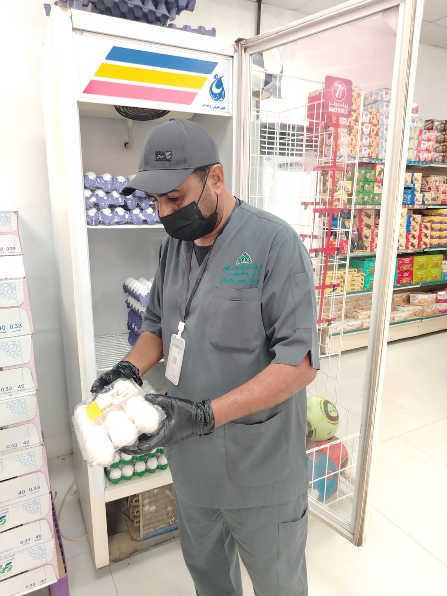 almowsam's tweet photo. تواصل بلدية الموسم جولاتها الرقابية المكثفة على صالونات الحلاقة والمحلات التجارية وأماكن الذبح المخصصة، للتأكد من الالتزام بالاشتراطات الصحية للبلديه.
#بلديه_الموسم 
#الرقابه_الصحيه https://t.co/Nvn0YIRWKm