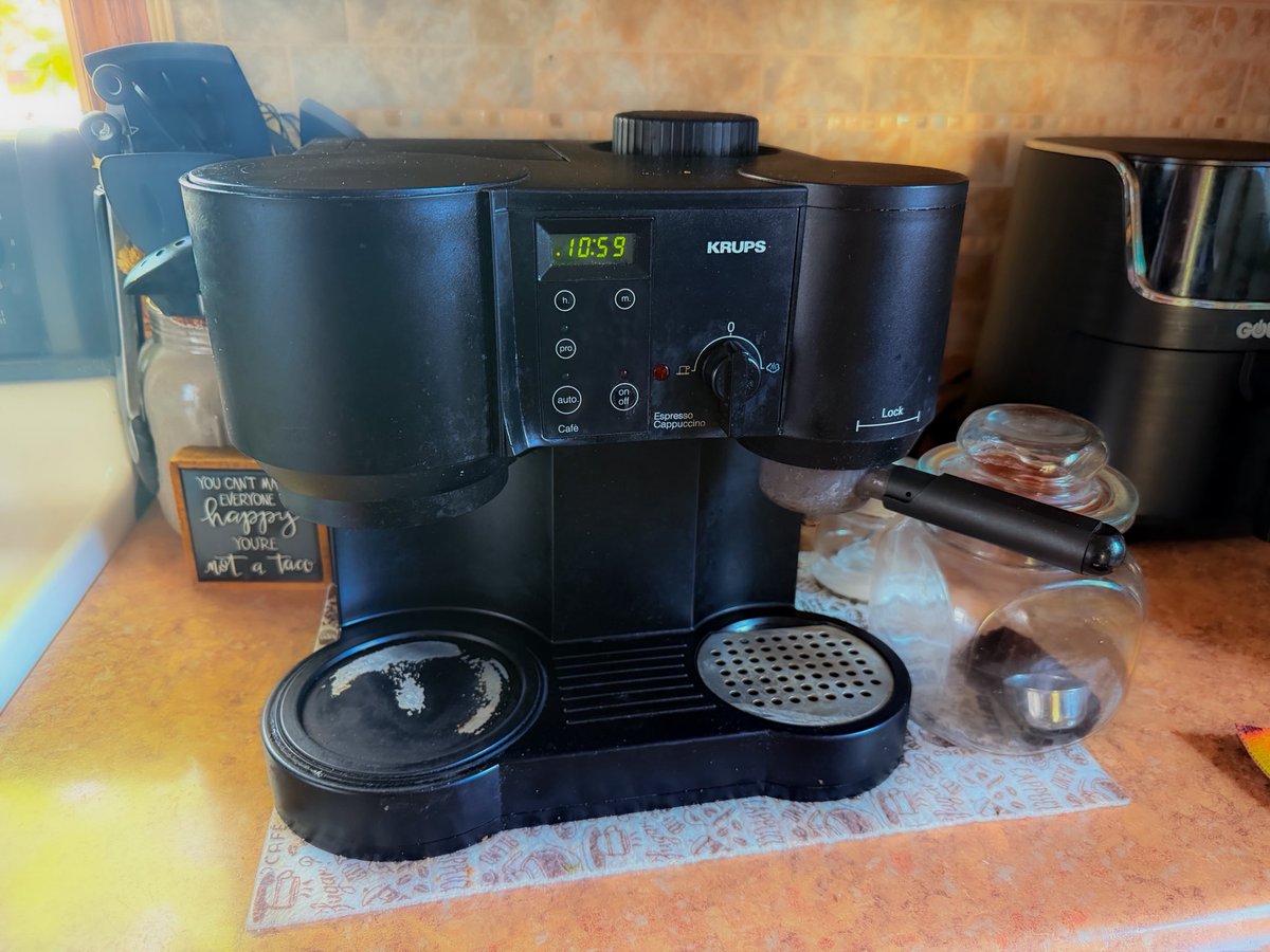 2_run26's tweet photo. After 27 years we have to part with what has proven to be the most reliable and well built appliance we've ever owned, which also happens to have been a wedding gift.  I wish they still had something similar.  Makes me sad ...... #krups @GroupeSEB https://t.co/iJUzbMfSEY