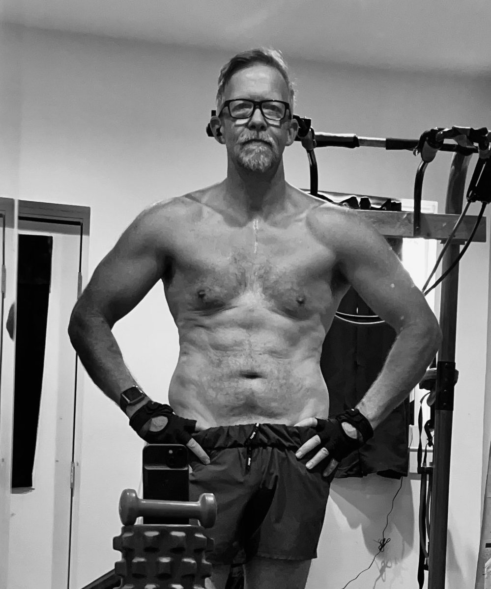 RealActorRob's tweet photo. Does it count as fake if I put my face in one pic on my body from another pic?

Like the right body left face lol.

Houston actor y’all. Need an ex military type in good shape with a sense of humor?

Probably should call someone else but call me if you can’t afford them. 🤣🤣 https://t.co/tpzCR5wnGv