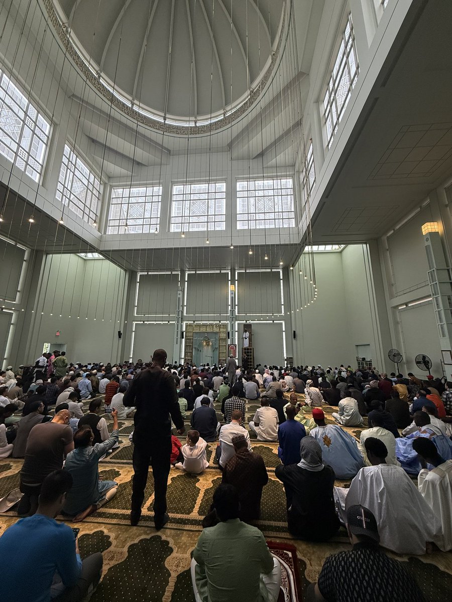 Razarumi's tweet photo. #Eid prayers at the Islamic Cultural Center of New York. The diversity among Muslims here is a powerful reminder that while united by faith, Muslims are not a monolith. Despite the stereotypes pushed by Islamophobes, this community is as varied and plural as any other. #NYC https://t.co/E1oC5YbPDL
