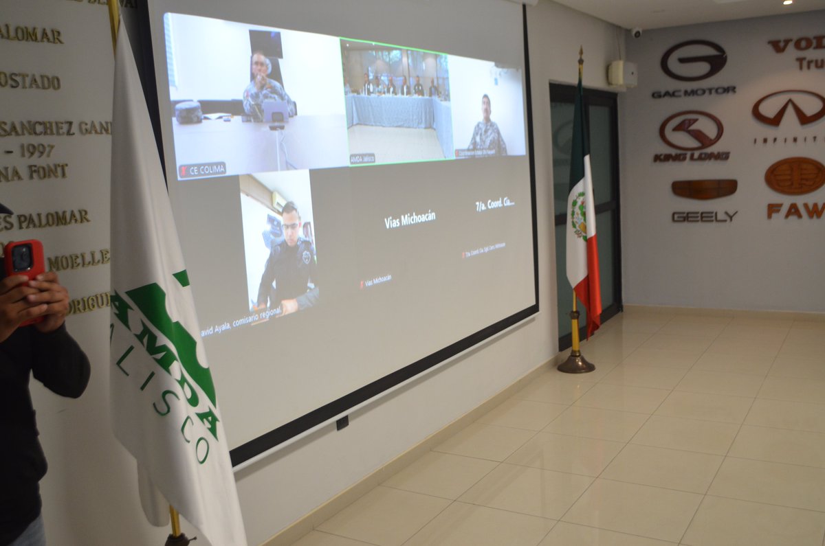 AMDAJAL's tweet photo. 🚔 El 25 de mayo se realizó una plática en materia de seguridad con la participación de AMDA Jalisco, Colima, Nayarit y Michoacán.

Participaron autoridades estatales y federales, además de distribuidores del sector, fortaleciendo el diálogo y la colaboración institucional. 🤝 https://t.co/S2A2NS2E60