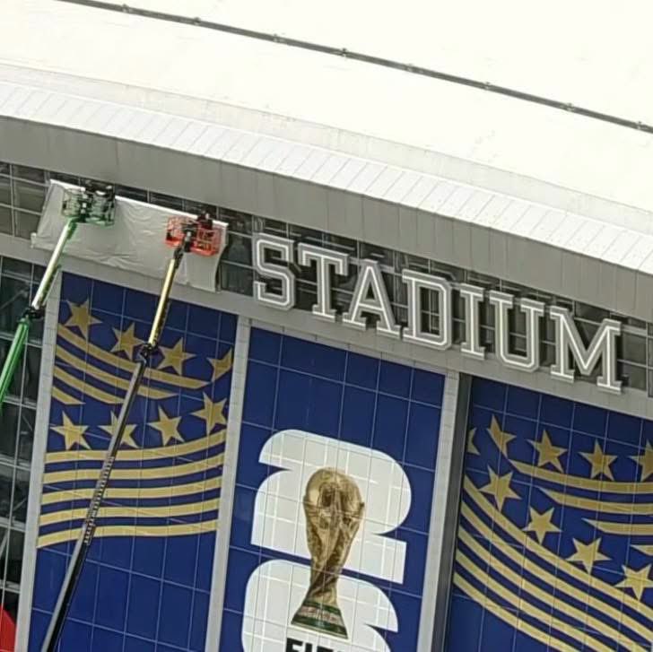 Bee4theclout's tweet photo. The AT&amp;T Stadium logo is being covered up today, in advance of the 2026 FIFA World Cup

The stadium will be referred to as ‘Dallas Stadium’ throughout the World Cup🔥 https://t.co/ib1xm2pw1I