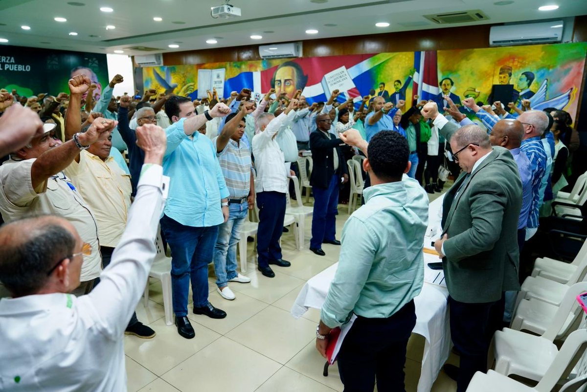 fernandofdezc's tweet photo. Antes de iniciar una batalla, analizamos cada aspecto: nuestras ventajas y las debilidades a vencer.
​El 2028 nos encontrará listos y preparados para una sola misión: ¡enderezar el destino de nuestra nación! 🇩🇴
​Gran Asamblea de las provincias Santo Domingo y Monte Plata. 💪⚡️ https://t.co/WZGn1wr0jq