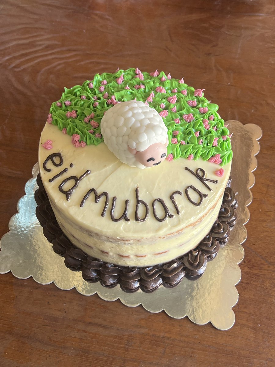 minabaking's tweet photo. eid mubarak! i made probably my best yet coconut cake with thick cream cheese frosting!! https://t.co/hXYVRFd0hW